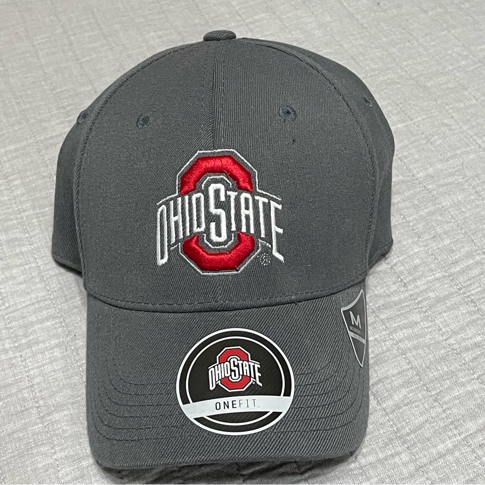 Ohio State Size M/L Hat Top of the World Onefit Memory Fit Buckeyes Sport NWOT